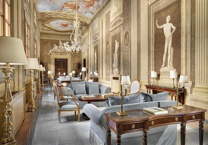 noble floor frescoed gallery